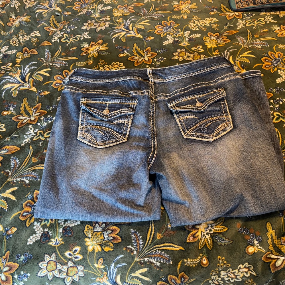 Blue Ankle Cropped Jeans with Distinctive Stitching